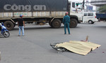 Băng ngang quốc lộ, một phụ nữ bị xe tải cán chết