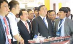 Phó Thủ tướng đến tham quan Triển lãm của Tập đoàn Dầu khí Việt Nam