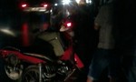 Hai xe máy tông nhau trong đêm, hai người nhập viện