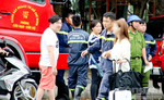 Hàng chục cảnh sát PCCC giải cứu cô gái Hàn Quốc leo cửa sổ tự tử