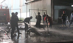 Xưởng chứa sơn công ty gỗ bốc cháy ngùn ngụt, công nhân tháo chạy