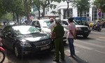 Không chịu nhường đường, taxi tông móp hông xe ô tô 4 chỗ