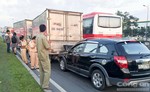 Tai nạn liên hoàn 6 xe trên xa lộ Hà Nội