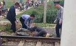 Người đàn ông băng qua đường dân sinh bị tàu hỏa tông chết