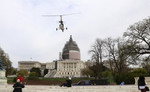 Máy bay lạ hạ cánh xuống đồi Capitol gây xôn xao