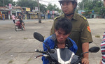 Bắt tên trộm dùng đoản cướp xe máy của sinh viên