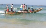 Tàu cá Trung Quốc bị tố đánh bắt trái phép ở Tây Phi