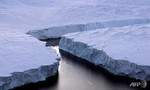 Nam Cực tan băng chóng mặt