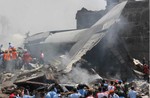 Máy bay rơi xuống khu dân cư ở Indonesia khiến hơn 116 người chết