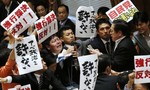 Một ủy ban của Hạ viện thông qua dự luật cho phép Nhật "phòng vệ tập thể"