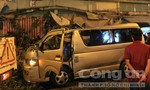 Cây ngã đè nát ôtô tại trung tâm Sài Gòn