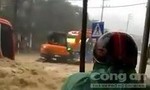 Clip nước lũ chảy xiết khắp các con đường ở Quảng Ninh