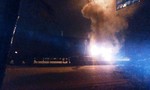 Xe container bốc cháy dữ dội khi qua trạm thu phí