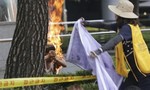 Một người Hàn Quốc bất ngờ tự thiêu trước sứ quán Nhật Bản