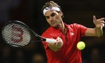 Federer chứng tỏ đẳng cấp, Djokovic thắng dễ dàng