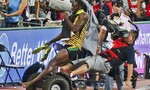 Usain Bolt bị người quay phim ‘hạ gục’ khi đang ăn mừng chiến thắng