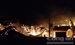 Bà hỏa “ghé thăm” lúc nửa đêm thiêu rụi 4 căn nhà, 1 người bị bỏng nặng