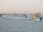 Tích cực tìm kiếm bốn ngư dân Bình Định mất tích trên biển