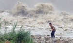 Đài Loan tan hoang sau bão Dujuan