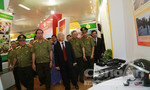 Tổng Bí thư Nguyễn Phú Trọng thăm gian trưng bày triển lãm của Bộ Công an