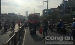Clip xe khách Phương Trang mất lái tông 7 xe máy ở cầu vượt Cây Gõ