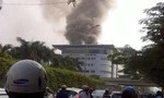 Đang cháy lớn tại Toyota Mỹ Đình, hàng trăm nhân viên tháo chạy