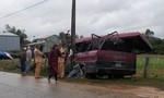 Xe khách ‘hôn’ đuôi xe tải, 3 người bị thương