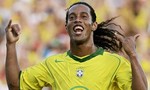 'Ảo thuật gia' Ronaldinho xác nhận đến Việt Nam