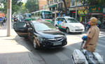 CSGT xử phạt xe ô tô dừng đỗ sai quy định ở trung tâm Sài Gòn