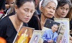 Người dân Thái Lan đẫm nước mắt thương tiếc Quốc vương