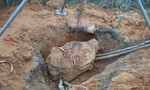 Nam thanh niên đào mộ thuê bị đá đè tử vong