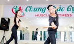 Hoàng Thu Thảo tập múa chuẩn bị thi Hoa hậu Châu Á Thái Bình Dương
