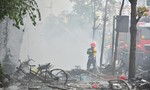 Hơn 23 giờ vật lộn với lửa của lính cứu hộ trong vụ cháy quán karaoke tại Hà Nội