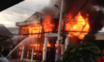 Clip: Biển lửa 'nhấn chìm' căn nhà kiên cố, 2 người thiệt mạng