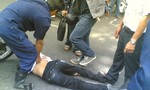 Công nhân vệ sinh bắt cướp, “nhặt” lựu đạn giữa Sài Gòn