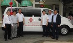 Báo Công an TP.HCM bàn giao xe cứu thương tại Bạc Liêu