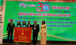 UBND TP.HCM tặng cờ truyền thống cho Bệnh viện Tai Mũi Họng