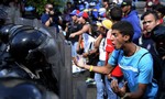 Venezuela khủng hoảng trầm trọng vì đổi tiền
