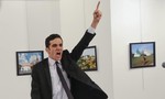 Phóng viên chụp hình hung thủ bắn đại sứ Nga: Vì sao tôi không chạy?