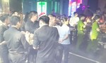 Đột kích hai quán bar giữa trung tâm Sài Gòn, tạm giữ hàng chục dân chơi