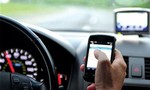 Từ 1-1-2017, tài xế ô tô nghe điện thoại khi chạy xe bị phạt 800.000 đồng
