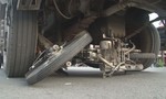Xe tải tông liên tiếp 3 xe máy khiến 3 người bị thương
