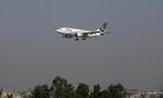 Máy bay chở 47 người rơi ở miền bắc Pakistan