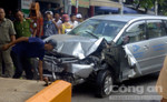 Ô tô 7 chỗ mất lái tông vào tiệm sửa xe, một người tử vong tại chỗ