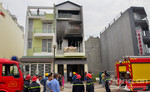 Cháy nhà 4 tầng, khu dân cư hốt hoảng