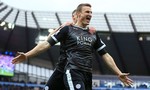 'Hốt xác' Man City, Leicester vững vàng tiến bước