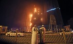 Lửa nhấn chìm tòa tháp chọc trời ở UAE