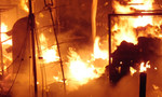 Chợ thị xã Thái Hòa bùng cháy trong đêm, hàng chục ki ốt bị thiêu rụi