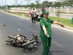 Tai nạn liên tiếp trên xa lộ Hà Nội