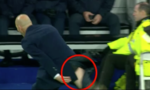 Zidane tiếc nuối, rách toạc quần âu